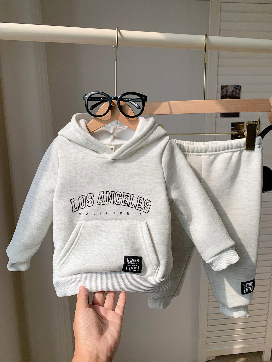 SHEIN مجموعتان لطفل/طفلة الرياضية الكاجوال الشارع للطقم طقم هودي وبنطلون رياضي، مريح وأنيق للخريف/الشتاء للبس الداخلي والخارجي