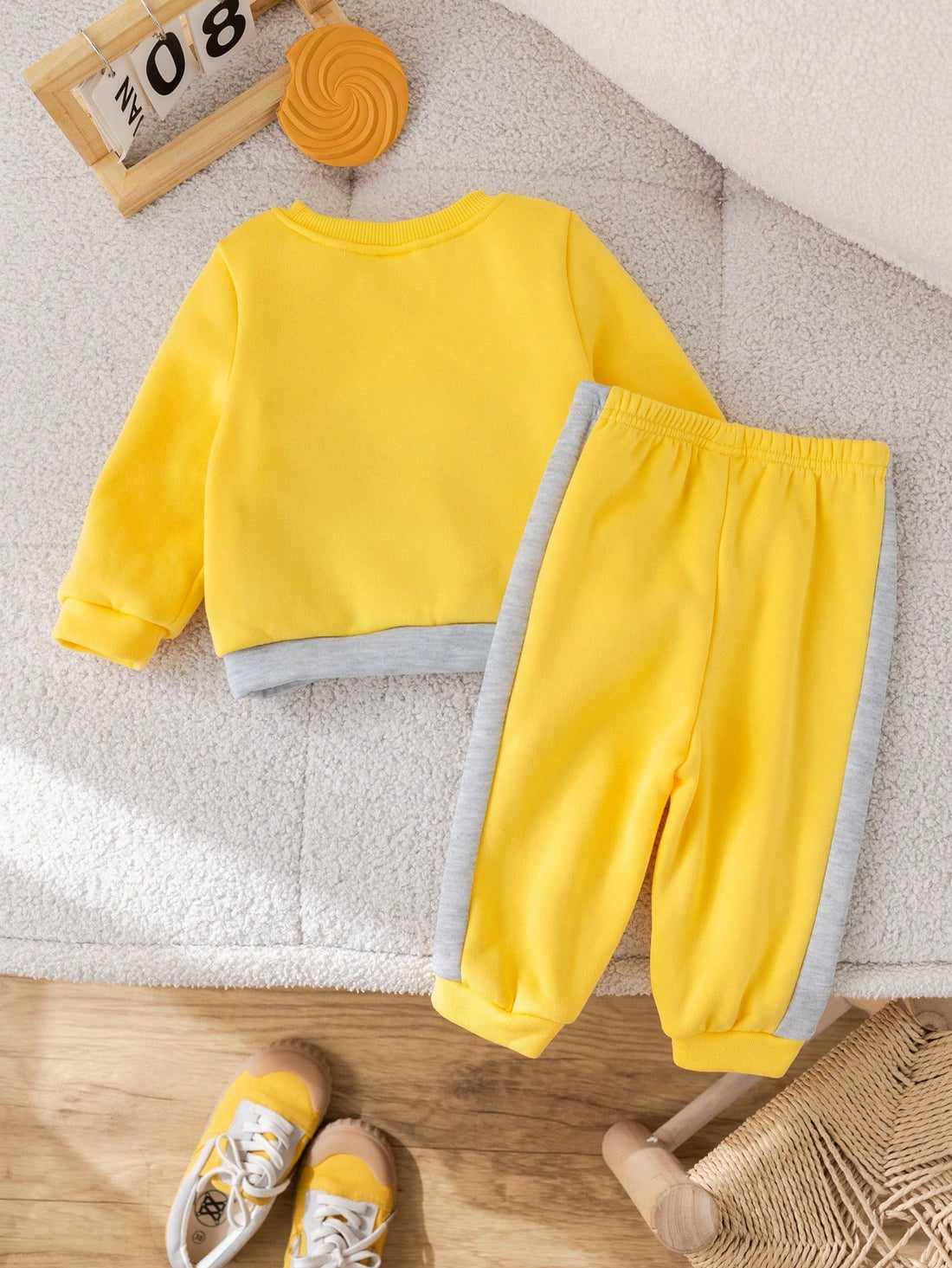 SHEIN مجموعة ملابس للأطفال الرضع (ولد/بنت) متناسقة - هودي قطعتين قميص ثقيل كتلي اللون مع سروال فليس كاجوال، ناعم دافئ مريح، مناسب للبيت والخارج، فصلي